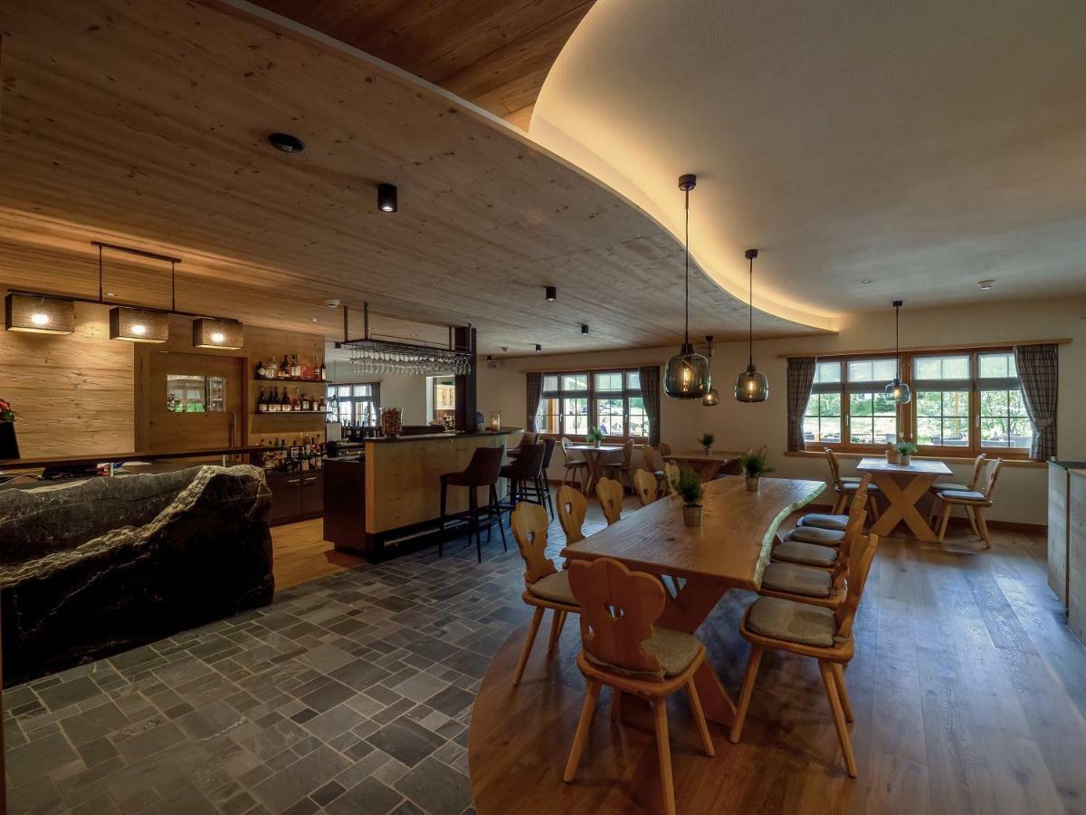 Hotel Alpenland Gstaad Eksteriør bilde